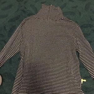 Checker turtleneck